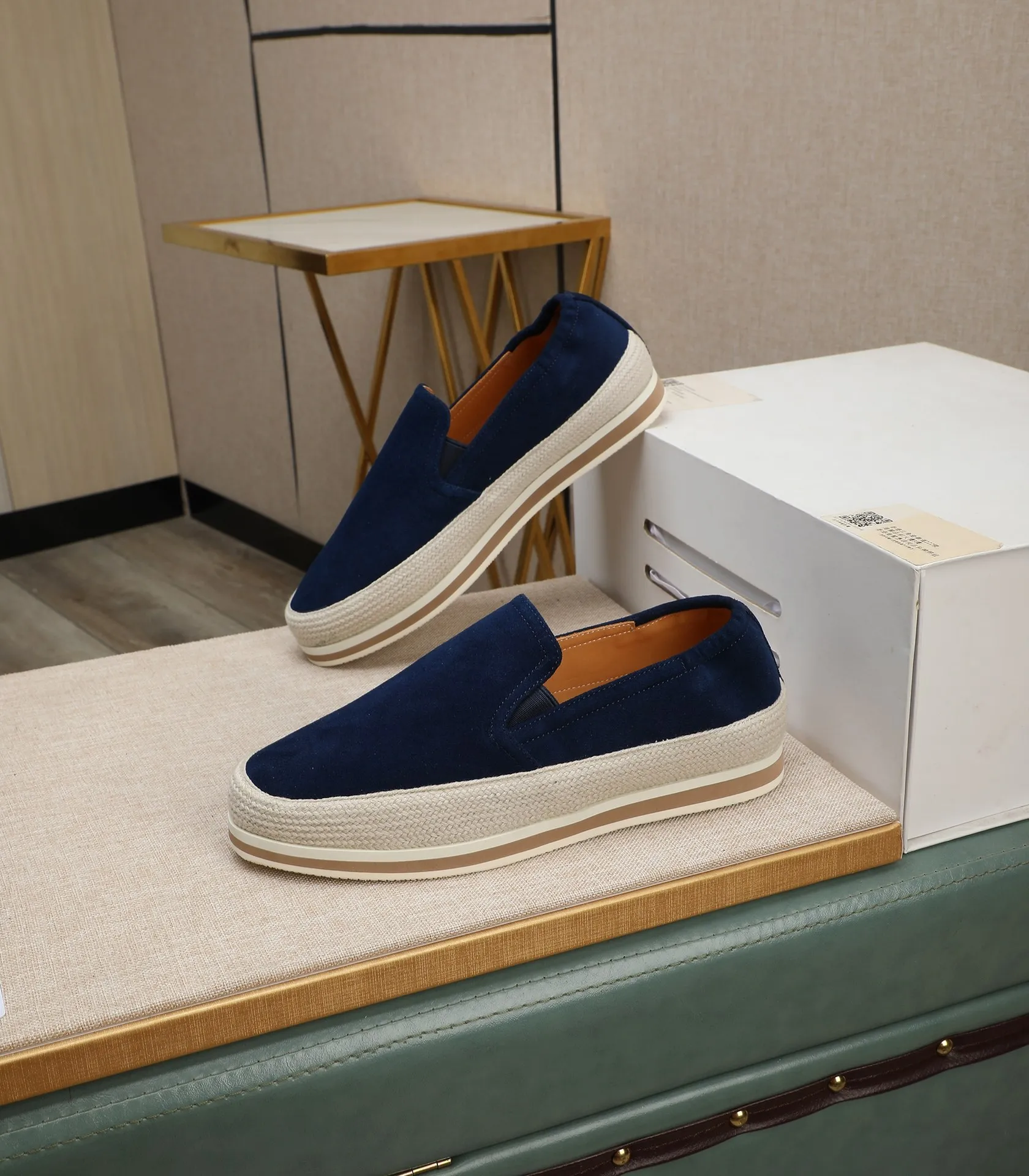 Men's men's shoes 💰460 high-end version. PRADA (Prada) men's casual style, compare the quality at the counter 🧚🏿♂️Imported cowhide fabric 🐎Water-dyed comfortable and soft cowhide lining for feet 🐂Genuine leather outsole with label 🎉 Size 38-44. Can be customized for 45💥🏆